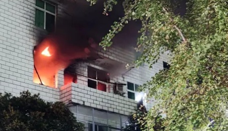 老两口出门1小时,回家“天塌了”! 老两口出门1小时,回家“天塌了”!