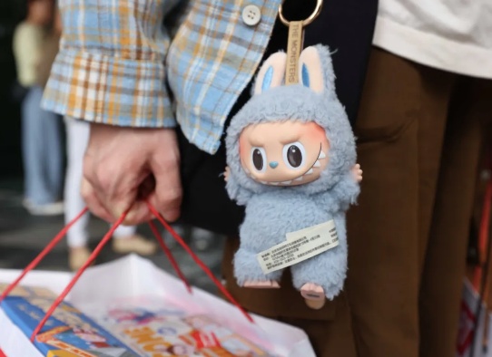 订单激增致发货延迟,泡泡玛特公告致歉 订单激增致发货延迟,泡泡玛特公告致歉