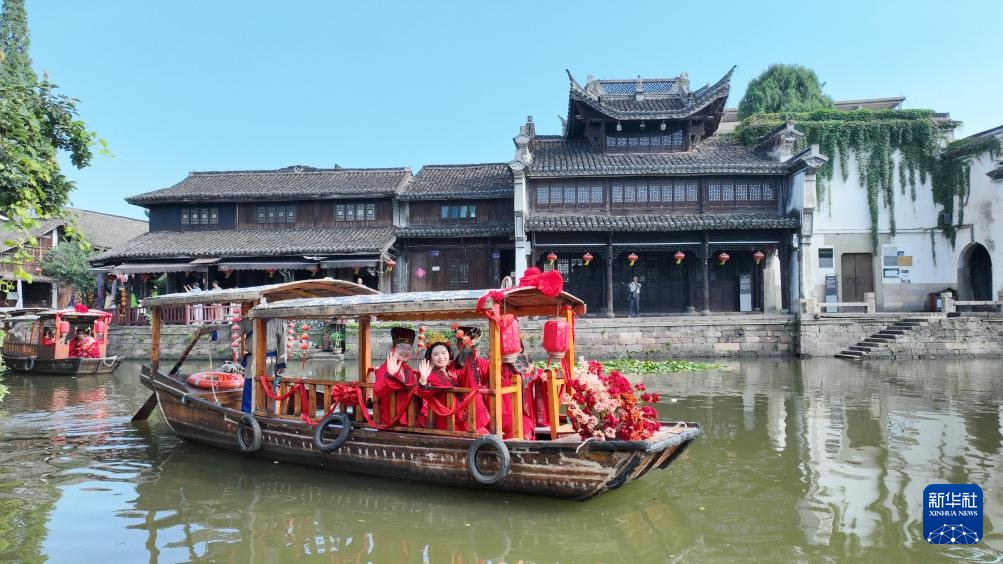 水乡集体婚礼倡导新风 水乡集体婚礼倡导新风