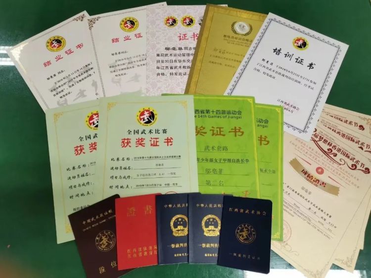 她凭什么到男兵中队任副队长,看完服了 她凭什么到男兵中队任副队长,看完服了