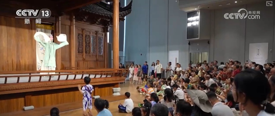 来一杯清茶、听几段戏文……“传统文化+创新展陈+动态体验”圈粉年轻消费力 来一杯清茶、听几段戏文……“传统文化+创新展陈+动态体验”圈粉年轻消费力