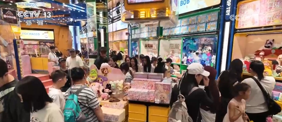 夜经济蓬勃、首发经济火热、“AI+消费”升级……多“彩”业态秀出经济新动能