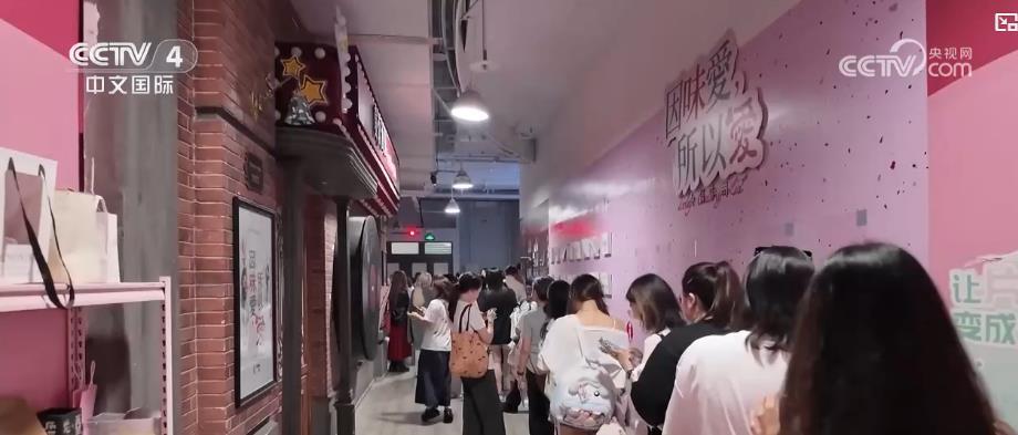 “文化+ 商业”催生消费新场景 点亮城市消费活力 “文化+ 商业”催生消费新场景 点亮城市消费活力