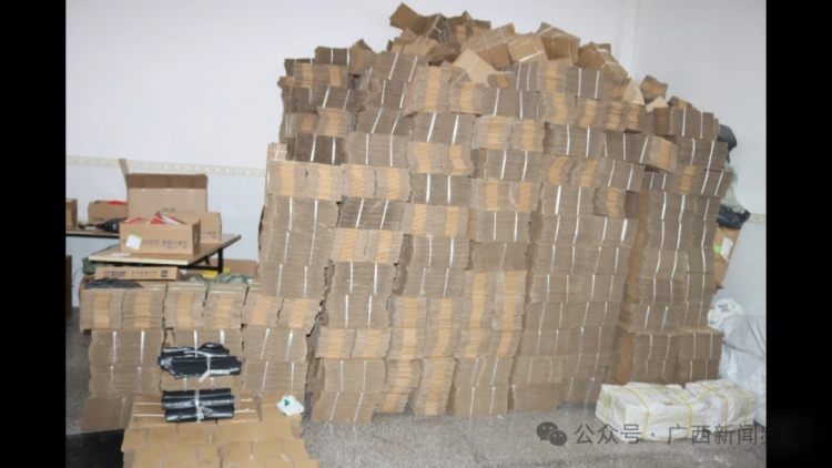 你有收到过暗藏刮奖卡“幽灵快递”吗？女子扫码被骗4万！起底境外黑产链