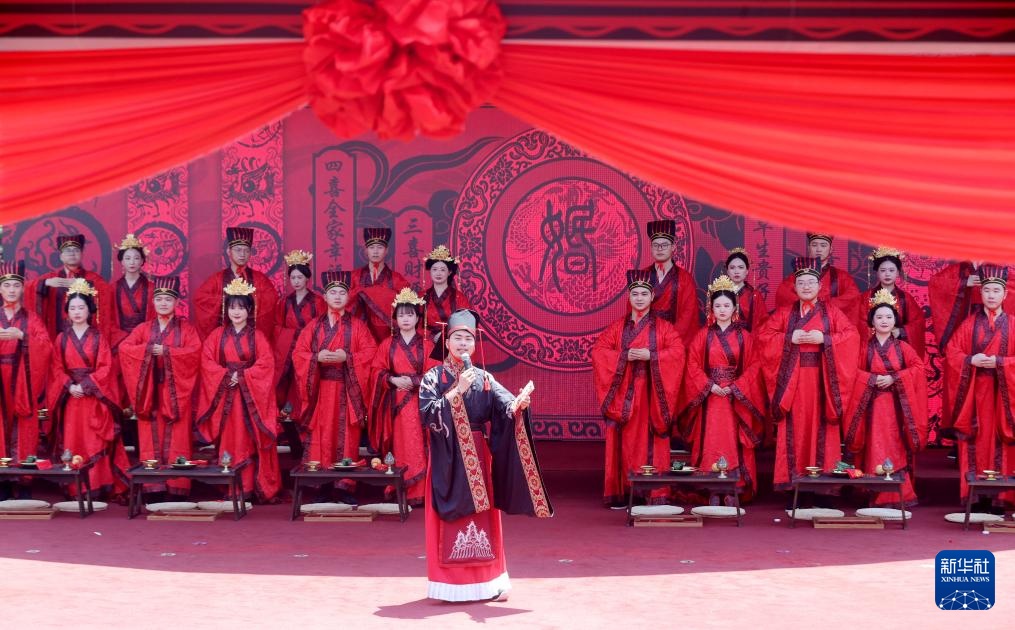 水乡集体婚礼倡导新风 水乡集体婚礼倡导新风