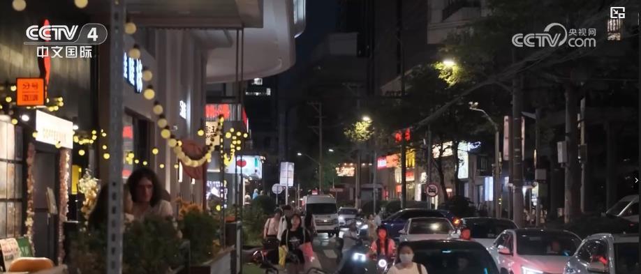 “文化+ 商业”催生消费新场景 点亮城市消费活力 “文化+ 商业”催生消费新场景 点亮城市消费活力