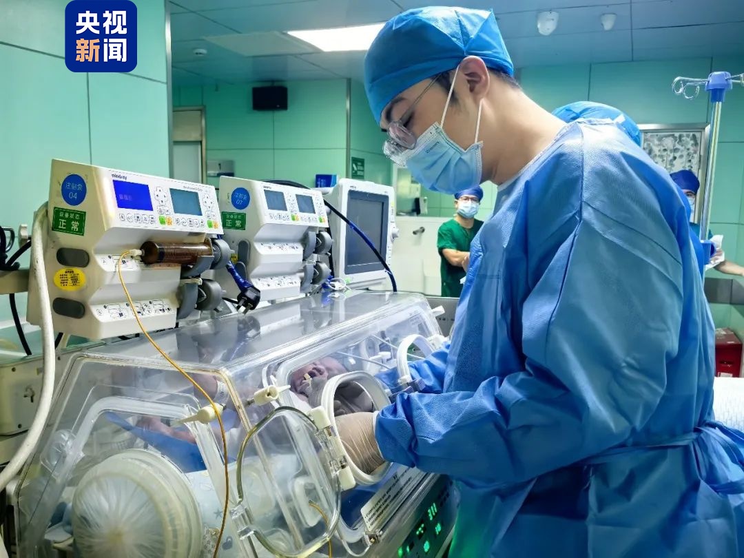 “小吉德,等你长大了,一定要去深圳!” “小吉德,等你长大了,一定要去深圳!”