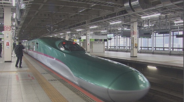 日本东北新干线因列车撞熊暂停运营40分钟，两天前有机场因熊闯入而临时关闭