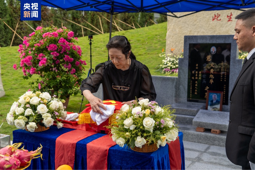 黄旭华院士今日在家乡安葬 墓碑上方三行字令人动容