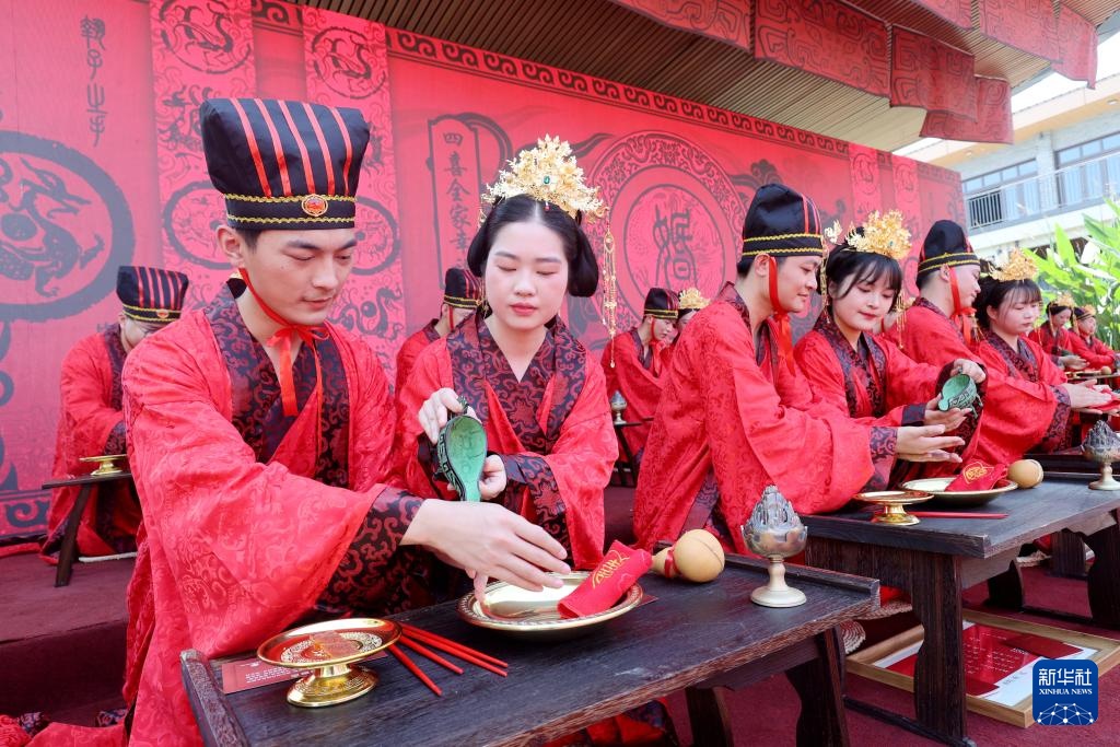 水乡集体婚礼倡导新风 水乡集体婚礼倡导新风