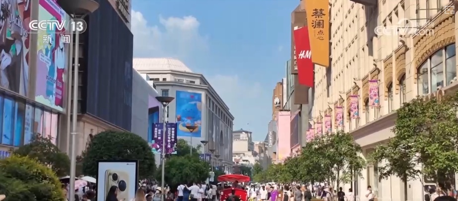 夜经济蓬勃、首发经济火热、“AI+消费”升级……多“彩”业态秀出经济新动能