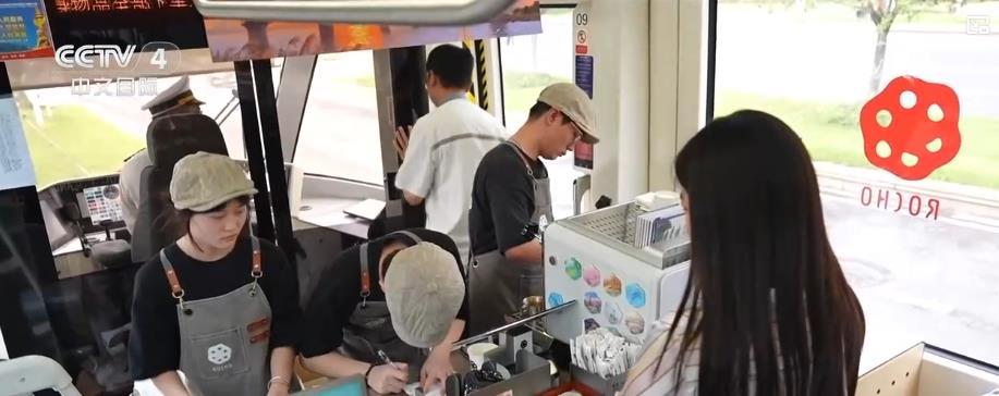 “文化+ 商业”催生消费新场景 点亮城市消费活力 “文化+ 商业”催生消费新场景 点亮城市消费活力