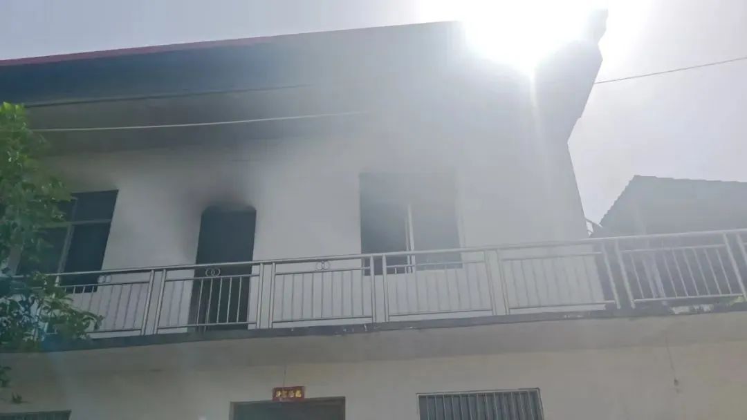 小伙睡前充个电,结果被送进ICU…… 小伙睡前充个电,结果被送进ICU……