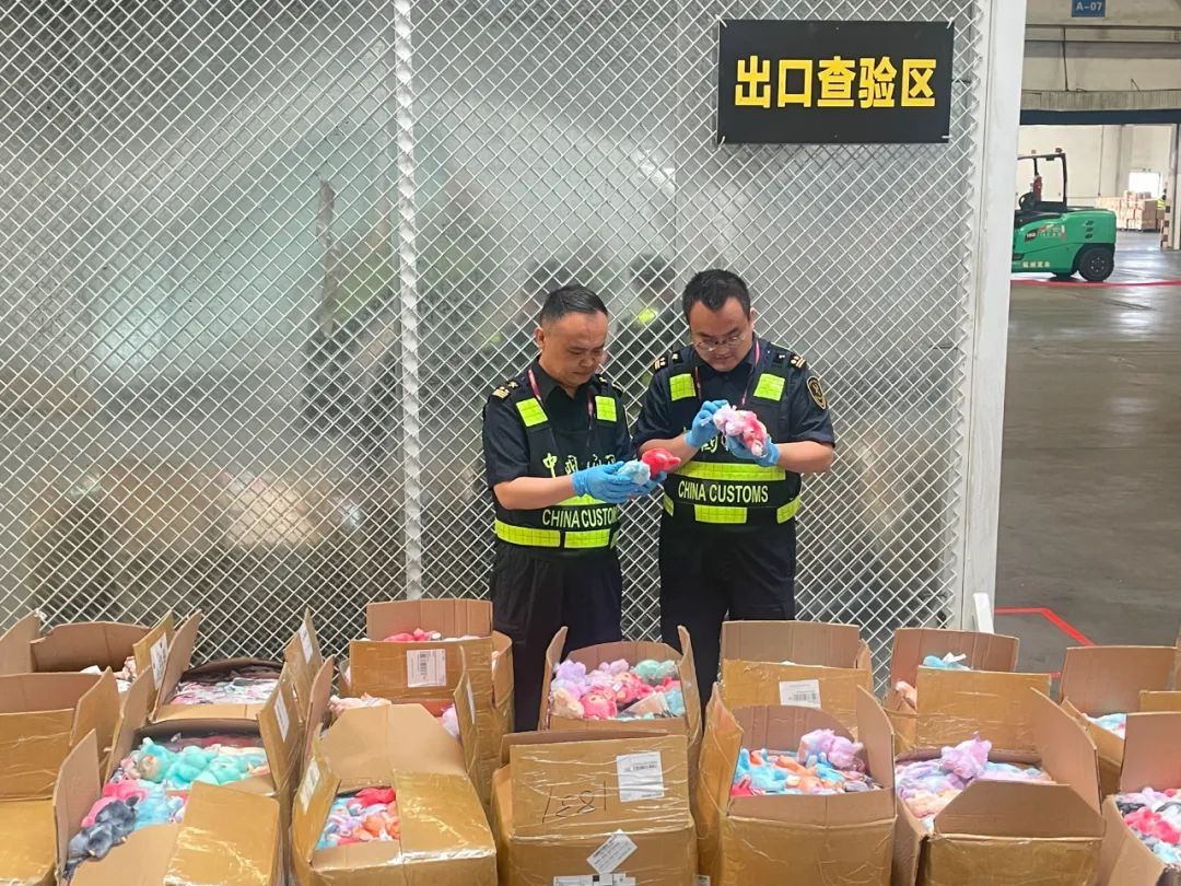 郑州海关查获涉嫌侵权玩偶挂件2408件 郑州海关查获涉嫌侵权玩偶挂件2408件