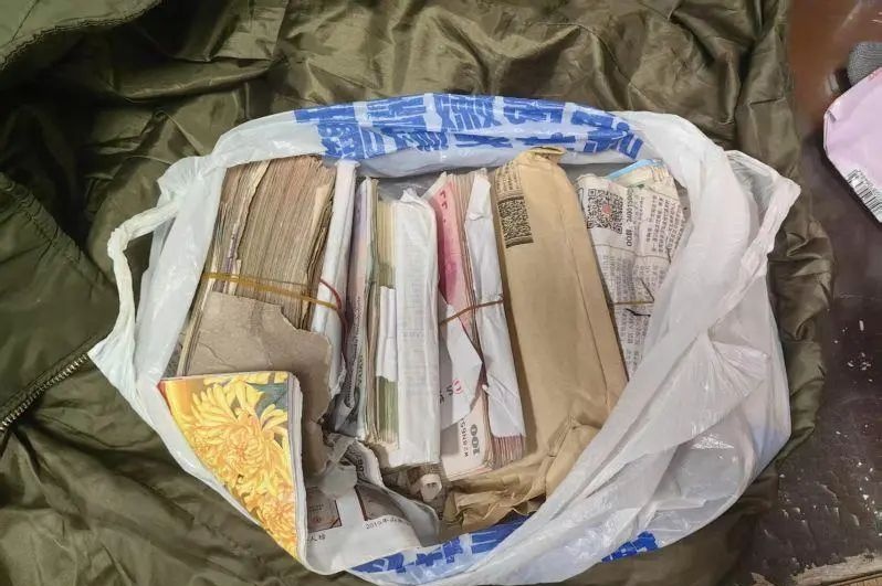 老人乘公交遗失“救命钱”，民警神速找回！