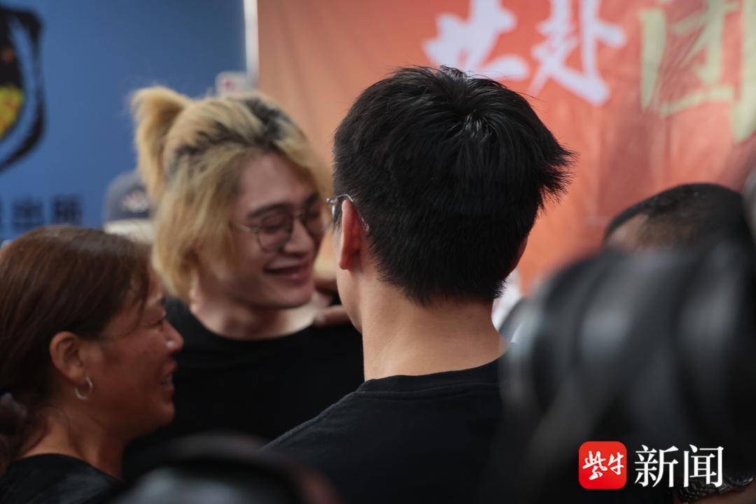 被爷爷女友拐走的两岁孩子今日回家，夫妻苦寻二十余载终圆梦