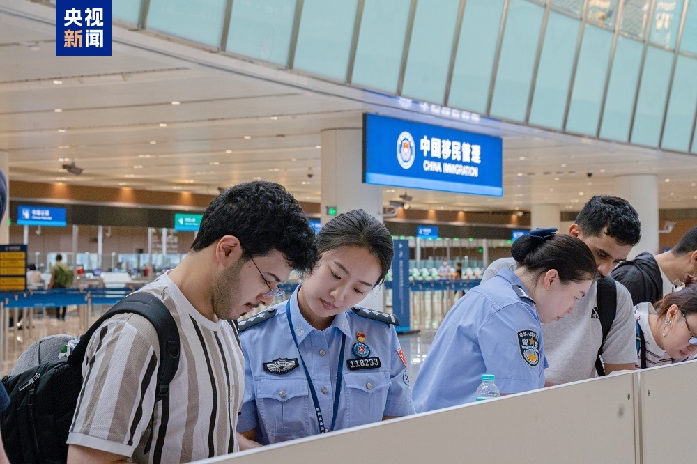 北京口岸上半年出入境人员总量突破千万人次 北京口岸上半年出入境人员总量突破千万人次