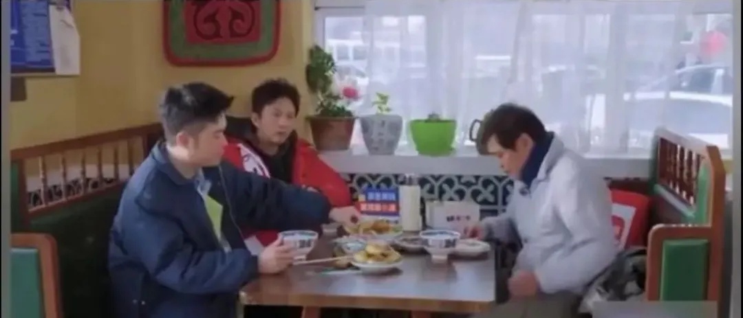 热搜第一！邓超回应和鹿晗吃饭，此前节目彩排演唱鹿晗歌曲时失控落泪