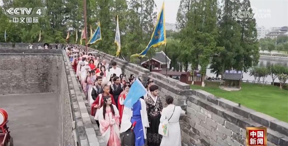 各地文旅场景“上新”活跃“夏日经济” 新供给激发暑期消费新活力 各地文旅场景“上新”活跃“夏日经济” 新供给激发暑期消费新活力