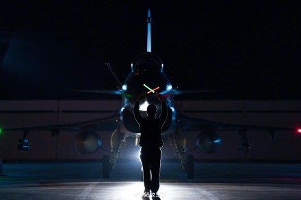 高清大图！空军航空兵某旅组织下半夜飞行训练
