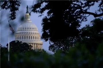 美国会预算办公室:参议院版“大而美”法案将增加3.3万亿美元债务 美国会预算办公室:参议院版“大而美”法案将增加3.3万亿美元债务