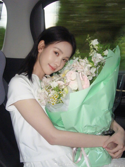 演员陈都灵连发多条动态，回应《翘楚》剧组传闻：没有人逼迫我