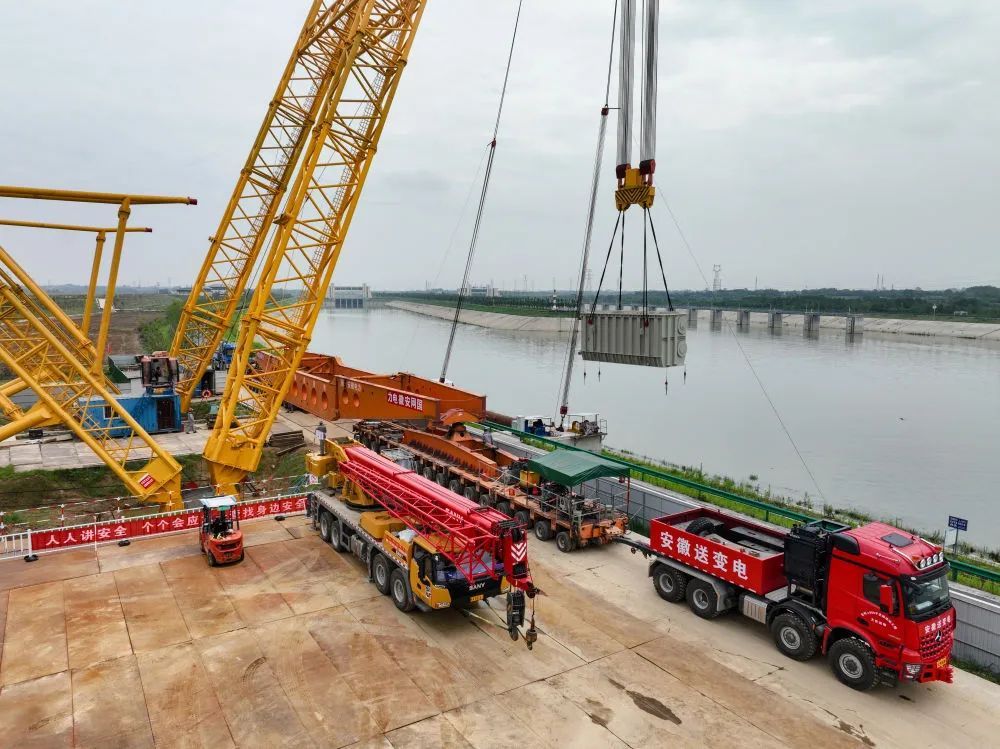 308吨的“巨无霸快递”,送到了! 308吨的“巨无霸快递”,送到了!