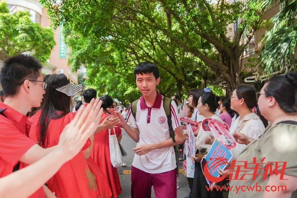 2025广州中考今日开考，语文作文题公布！
