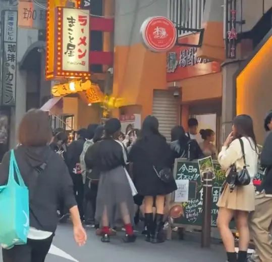 杨国福麻辣烫风靡日本,网友热议有“美容减肥”功效?客服回应 杨国福麻辣烫风靡日本,网友热议有“美容减肥”功效?客服回应