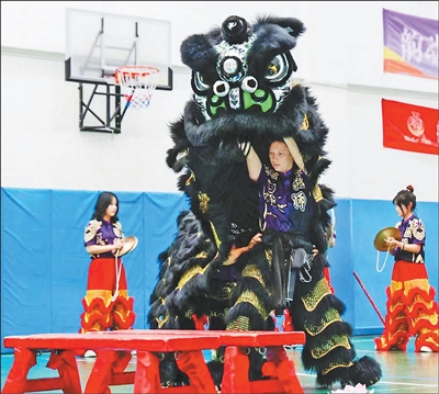俄罗斯姑娘勇救绍兴落水老人