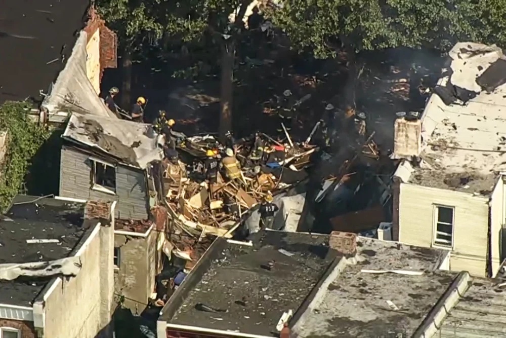 美国费城三栋建筑物凌晨因爆炸和火灾而发生倒塌，至少2人受伤