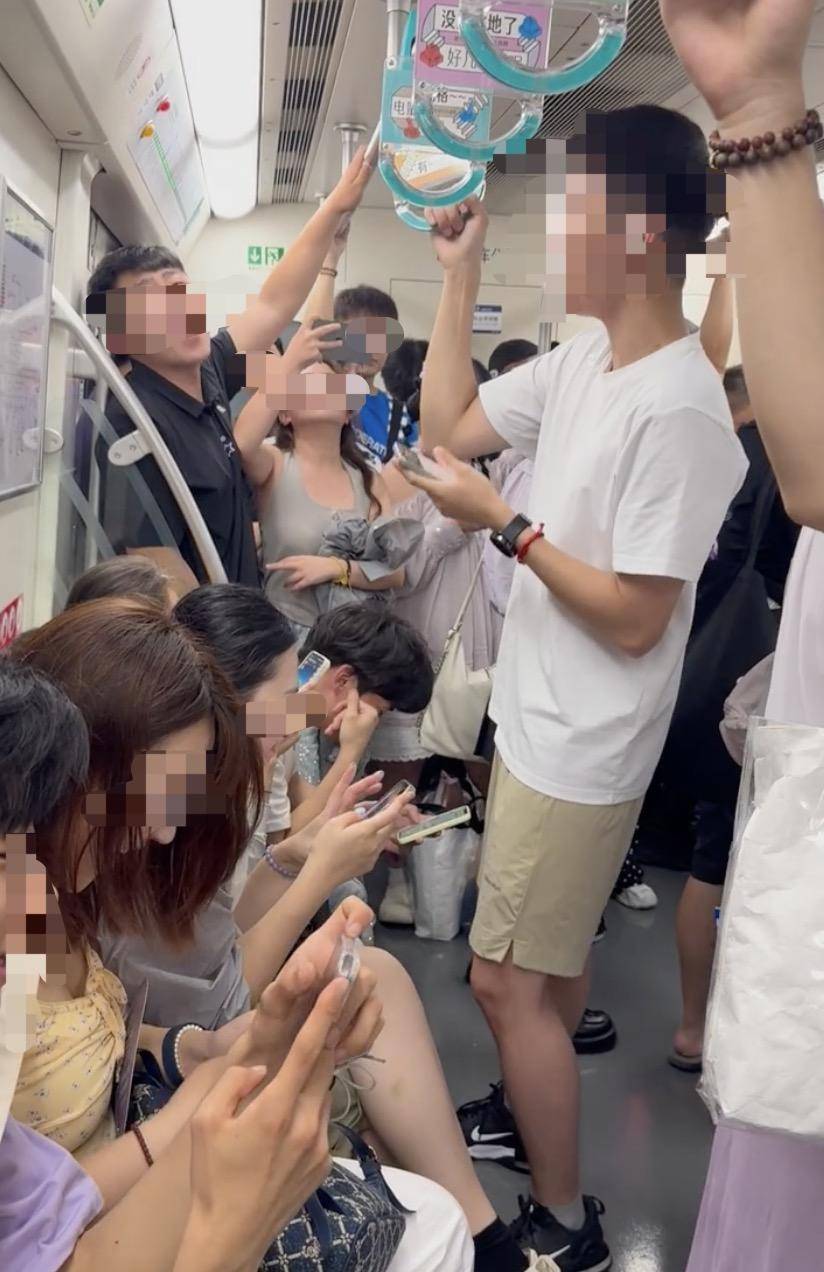 青春不散场！林俊杰演唱会结束，北京地铁4号线现暖心大合唱