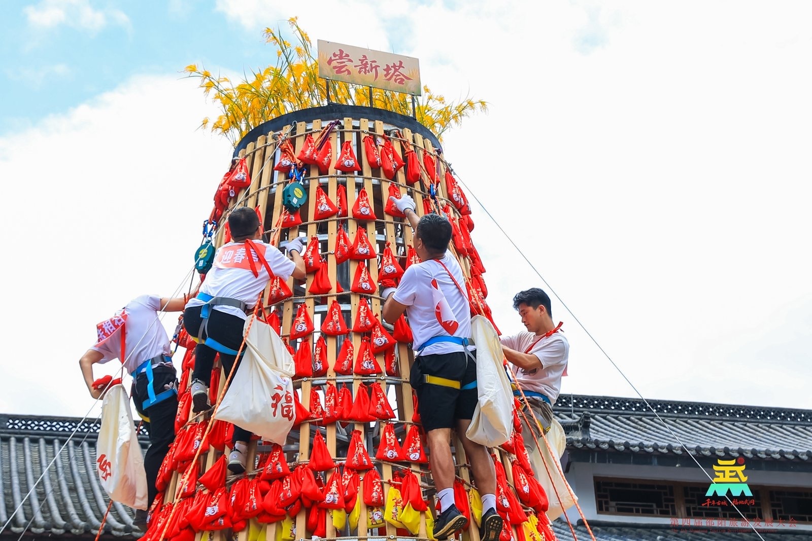 庆民俗享美食 湖南武冈举行“六月六尝新”活动