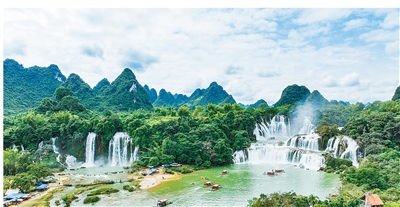 一瀑流淌两国情 民心相通共潮生 一瀑流淌两国情 民心相通共潮生