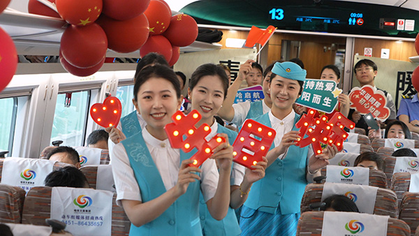 暑运启幕 京哈高铁再“加速” 暑运启幕 京哈高铁再“加速”