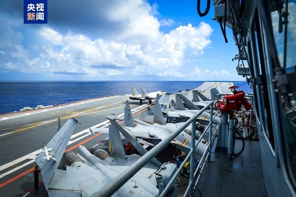 山东舰航母编队将访问香港!超强阵容先睹为快→ 山东舰航母编队将访问香港!超强阵容先睹为快→