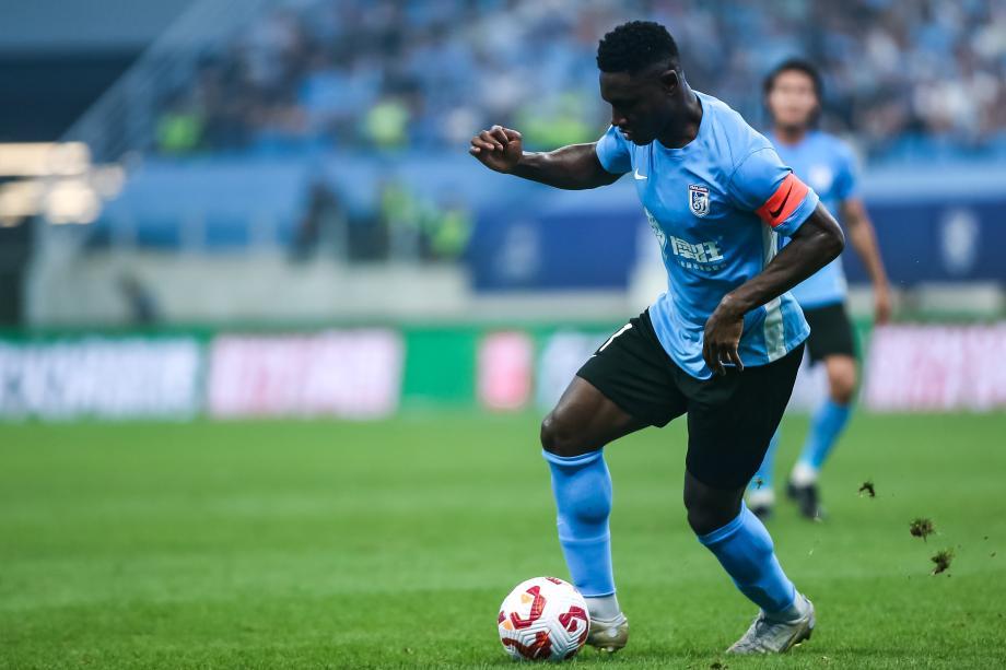 中超-马莱莱头球破门 大连英博主场击败浙江队 中超-马莱莱头球破门 大连英博主场击败浙江队