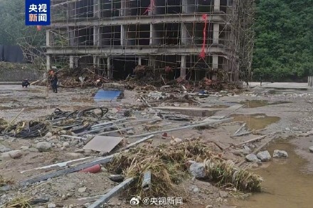 河南西峡极端强降雨8人失联 正全力搜救中 河南西峡极端强降雨8人失联 正全力搜救中