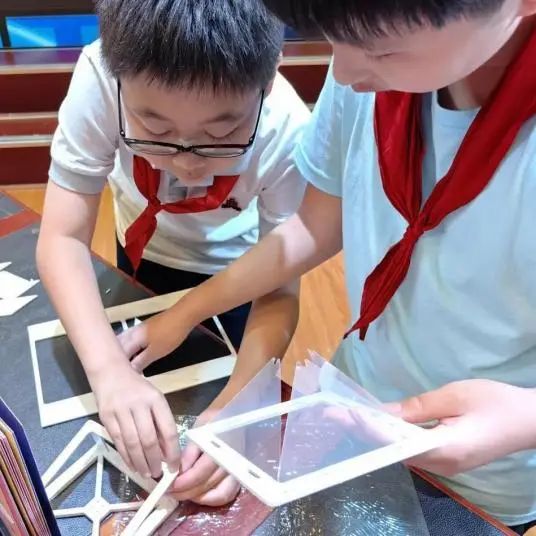 蝌学荐书 | 这套“信息量”爆棚的厉害科普，打破次元壁，直通未来！