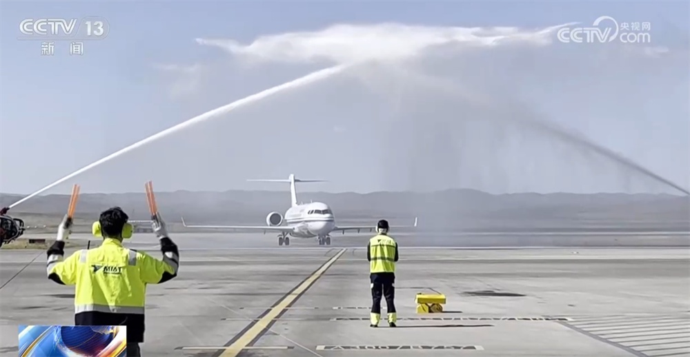 国产飞机C909身披“五星红旗”执行国际商业航班 开启运行“next level”