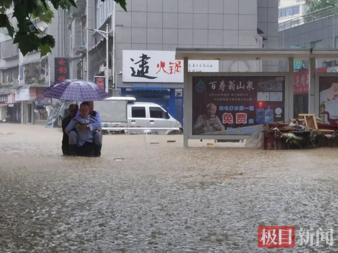 停课、停运!多地大暴雨来袭 停课、停运!多地大暴雨来袭