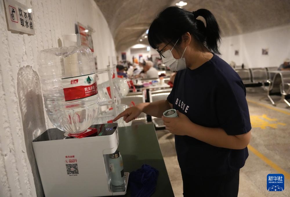 杭州:开放防空洞避暑纳凉 杭州:开放防空洞避暑纳凉