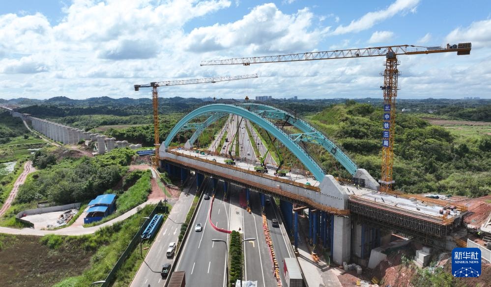成渝中线高铁四川段首个大跨度系杆拱桥顺利完成 成渝中线高铁四川段首个大跨度系杆拱桥顺利完成