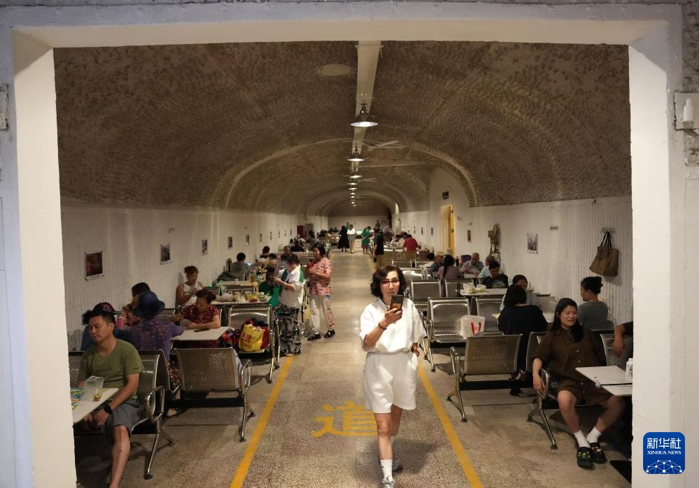 杭州:开放防空洞避暑纳凉 杭州:开放防空洞避暑纳凉