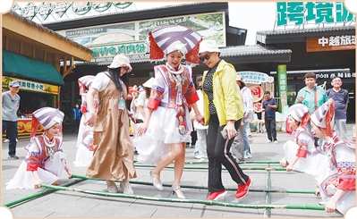 一瀑流淌两国情 民心相通共潮生 一瀑流淌两国情 民心相通共潮生