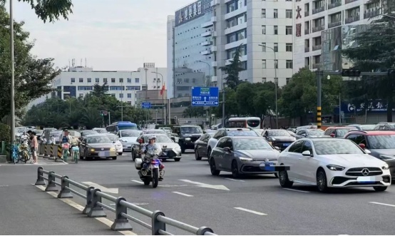 11分钟生死时速!交警护航,为受伤萌娃开辟“生命线” 11分钟生死时速!交警护航,为受伤萌娃开辟“生命线”