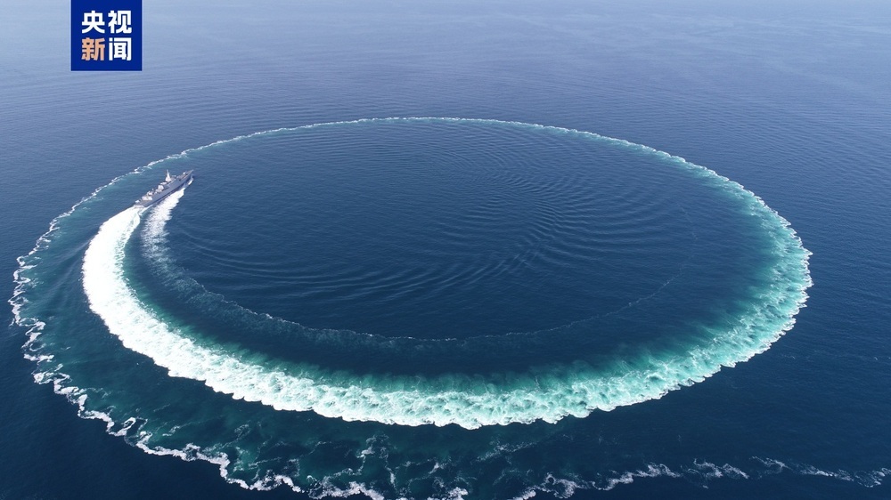 山东舰航母编队将访问香港!超强阵容先睹为快→ 山东舰航母编队将访问香港!超强阵容先睹为快→