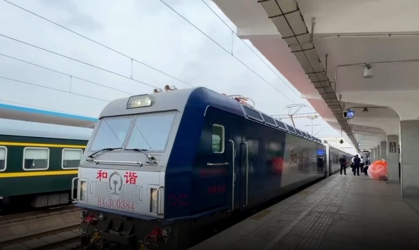 泰山直达东营! “泰山黄河号”旅游专列发车,全程票价41.5元 泰山直达东营! “泰山黄河号”旅游专列发车,全程票价41.5元