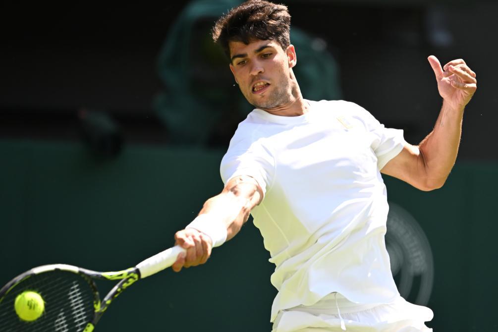 温网首轮阿尔卡拉斯苦战过关 郑钦文比赛推迟