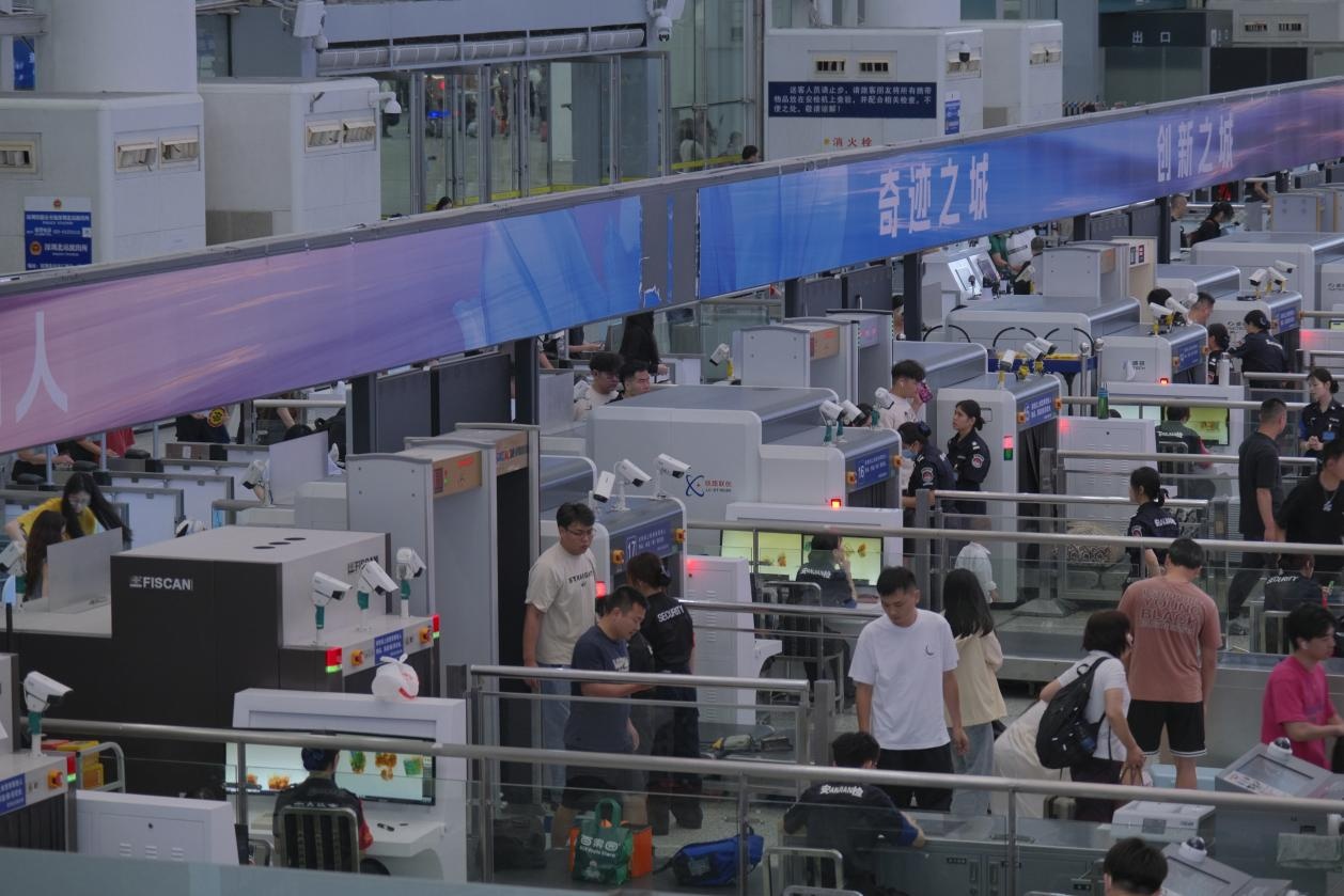 深圳铁路2025年暑期运输7月1日启动 预计发送旅客超1870万人次 深圳铁路2025年暑期运输7月1日启动 预计发送旅客超1870万人次